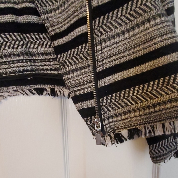 FRINGE EDGED BLAZER - Picture 2 of 5